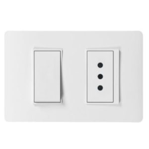 Enchufe 10A + interruptor 9/12 Luzica blanco Bticino